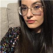 Profesora joven con titulación B1.
Niños de primaria y secundaria